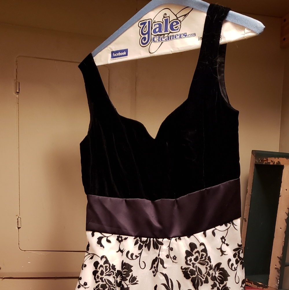 Sleeveless dress